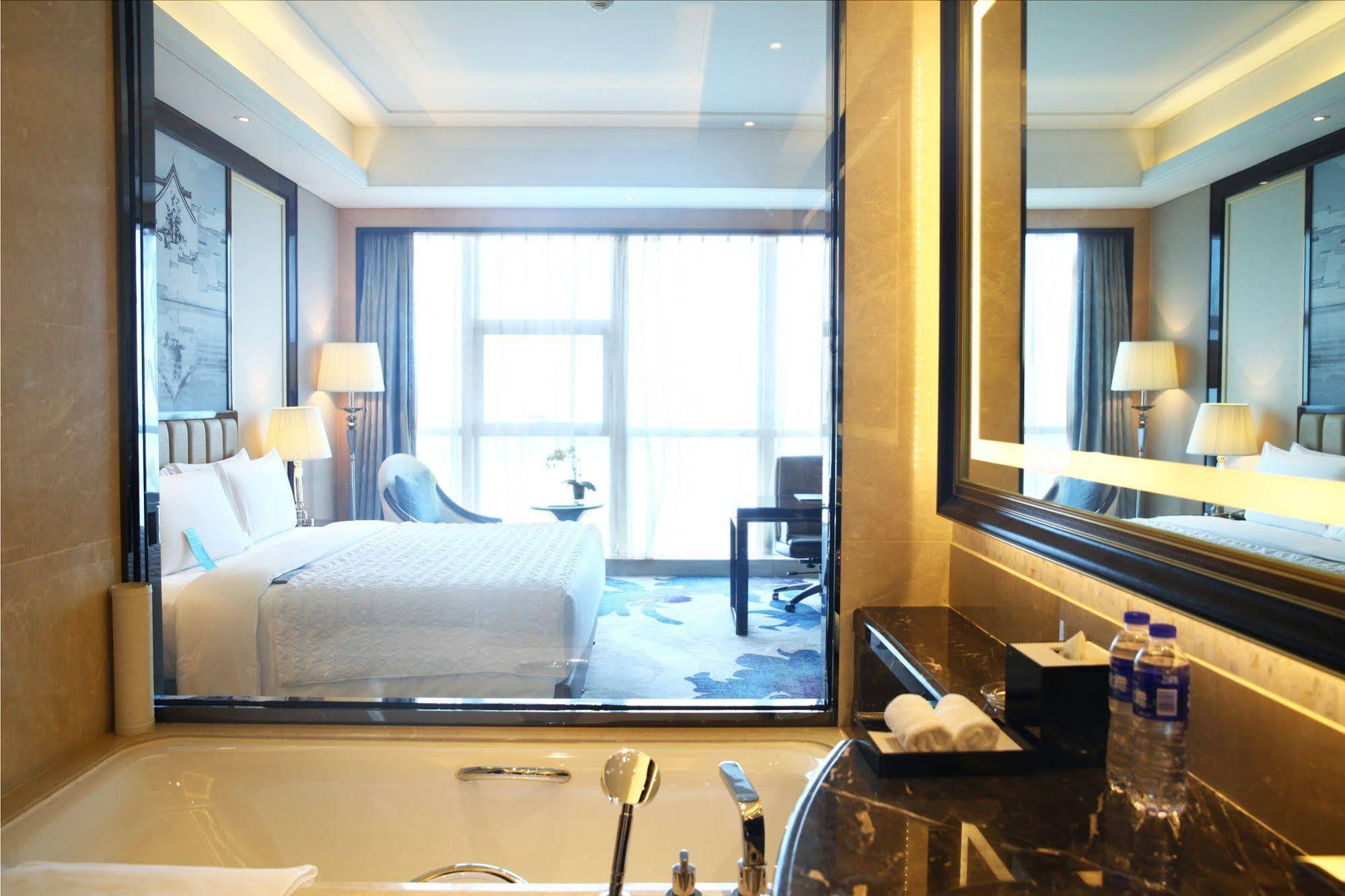 Le Meridien Yixing Hotel Exterior photo